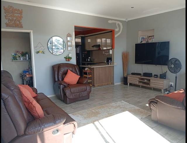 4 BEDROOM PROPERTY TO RENT IN BLUFF